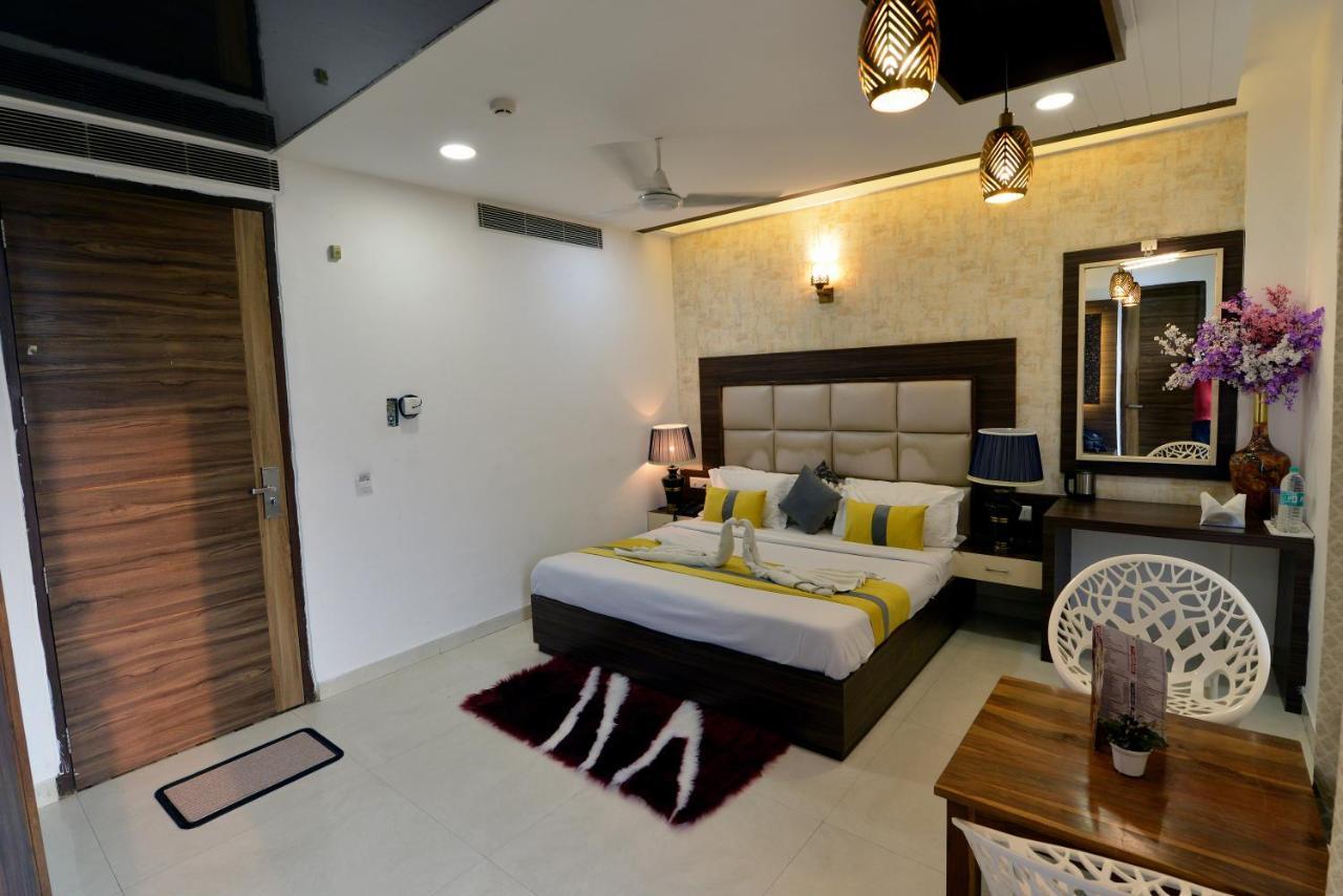 The Yellow Hotel 3*
